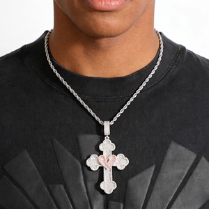 Pendentif de luxe en croix avec incrustation de moissanite taille cœur, en argent 925, bijou religieux chrétien, cadeaux Bapistam - Product Image 2