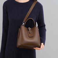 Sac à main bandoulière vintage en cuir véritable imperméable pour femme, taille et couleur personnalisables, avec chaînes et deux sangles, fermeture éclair haute, idéal automne-hiver