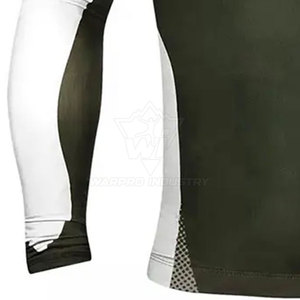 Rashguard de compression haute qualité avec tissu anti-humidité, idéal pour l'entraînement en arts martiaux et les séances de gym - Product Image 3