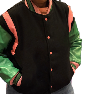 เสื้อแจ็คเก็ตวาร์ซิตี้พรีเมียม แต่งริบบิ้นขนสัตว์ ปักลาย ตัวอักษร สำหรับผู้หญิง ทรงบอมเบอร์ ป้องกันลม พร้อมระบบทำความร้อน งานปักแบบวินเทจ  บริการ OEM - Product Image 3