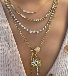Collier barre ondulée en or 14K avec diamant de laboratoire taille ronde, serti à griffes, 18 pouces, design minimaliste à ondes courbes dégradées, certifié IGI, vente en gros B2B - Product Image 6