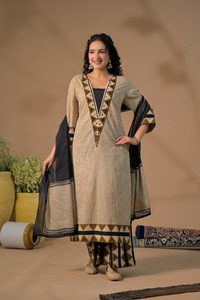 Traditional <b>Indian</b> Women's Beige Cotton Printed Knee-Length <b>Kurta</b> Set With Black Dupatta Bell Sleeves Casual Wear Loose Fit - Product Image 2
