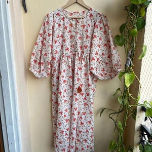 Vestido maxi bohemio floral 100% algodón, vestido indio con estampado a mano y bordado, estilo casual, vestido largo maxi para mujer - Product Image 1