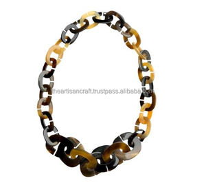 Collier classique en corne de buffle d'eau avec chaîne épaisse de perles et design de serrure pour mariage ou cadeau Style crochet et lien - Product Image 1