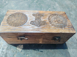 Einherjar de Valhalla de haute qualité Boîte gravée sur le thème Viking Art Coffre en bois fait à la main par rfcrats - Product Image 2