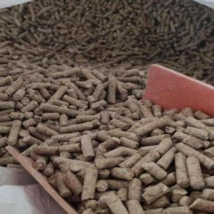 Pellets de Madera de Primera Calidad al por Mayor, Forma de Barra, 4500 J/kg, Combustible para Cocinar en Bolsas de 15 kg - Product Image 1