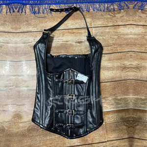 Top tipo corsé de piel sintética negra para mujer, talla grande, con cierre de cremallera y hebilla y tirantes para el cuello - Product Image 2