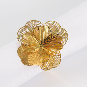 Les anneaux de serviette à motif floral s'adaptent parfaitement aux serviettes en tissu de toute couleur, texture ou motif, offrant une flexibilité de style infinie. - Product Image 1