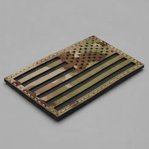 Badges en tissu synthétique personnalisés avec surfaces tissées détaillées et bords coupés nettois pour vêtements, équipements et produits d'extérieur - Product Image 1