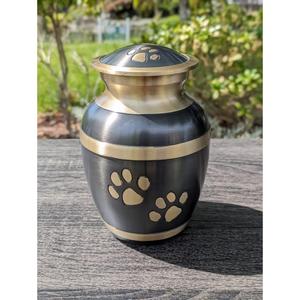 Urne funéraire dorée pour animaux de compagnie avec empreinte de patte noire, motifs personnalisables, urnes en laiton durables pour cendres, idées de cadeaux commémoratifs pour animaux. - Product Image 3