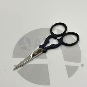 Vente en gros 3.5 ''Ciseaux en céramique noire lisse de haute qualité Broderie personnalisée Imprimé fantaisie Aiguille pointue Ciseaux à revêtement noir - Product Image 3