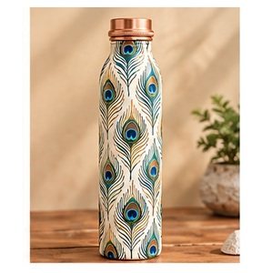Botella de Agua Pintada a Mano en Verde Azulado y Blanco con Tapa de Cobre, Portátil para Viajes - Product Image 5