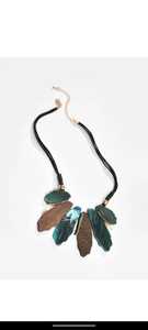 ชุดสร้อยคอจี้รูปแตรสีดำ - Product Image 1