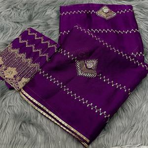 Sari de seda de gasa con bordado C Pallu, borde Lehariya y Latkan Pallu, que absorbe la humedad y se seca rápidamente, ropa tradicional de fiesta para mujer. - Product Image 1