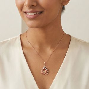 Elegante Colgante de Oro Rosa con Diamante Natural de 0.08 Quilates, Corte Brillante Redondo, Color HI, Claridad VS SI, Certificado IGI, para un Estilo Atemporal - Product Image 1