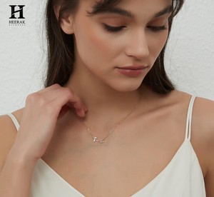 ผู้ผลิตเครื่องประดับสั่งทำพิเศษ สร้อยคอรูปดอกทิวลิปทอง 14k ประดับเพชร สำหรับขายส่ง - Product Image 6