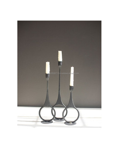 Bougeoir en fer noir rustique en métal avec sculpture de qualité supérieure idéal pour créer un éclairage d'ambiance ambiant - Product Image 5