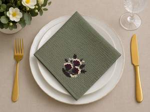 Serviette en coton avec broderie florale. Serviette de table en coton texturé vert sauge |   Nappe de table décorative haut de gamme pour la maison - Product Image 2