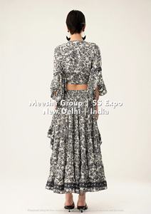 Ensemble coordonné imprimé floral bohème pour femme – Haut court à nouer à col en V et jupe longue à volants asymétrique – Ensemble deux pièces – Assortiment - Product Image 2