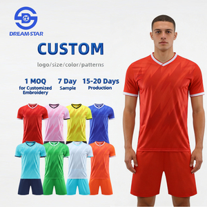 ชุดฟุตบอลชายแบบกำหนดเอง Dream-Star ผ้าโพลีเอสเตอร์ ระบายอากาศ แห้งเร็ว เสื้อคอวี พร้อมกางเกงขาสั้น บริการ OEM พร้อมให้บริการ - Product Image 1
