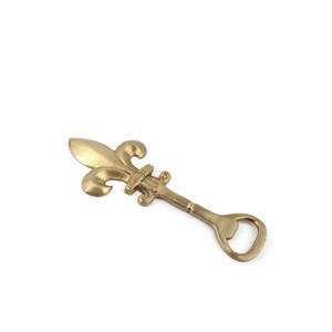 Abridor de Botellas Vintage de Latón con Flor de Lis, Abridor de Botellas Coleccionable Hecho a Mano, Herramienta de Barra de Latón, Accesorio Decorativo para Cocina - Product Image 4