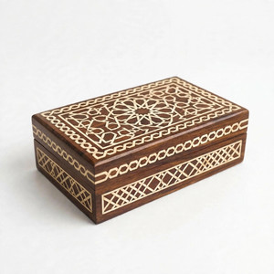 Boîte à bijoux de luxe en os incrusté avec un design artisanal complexe - Product Image 5