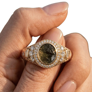 Anillos de Alta Gama con Baño de Oro PVD de 18K, con Piedras Rojas, Blancas y Negras, Estilo Vintage, de Acero Inoxidable, Resistentes al Deslustre - Product Image 1