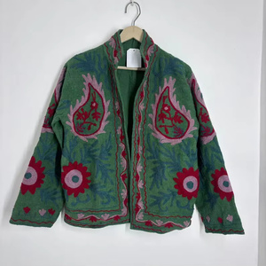 Chaqueta Bomber Reversible de Terciopelo con Bordado Suzani Vintage, Chaqueta de Invierno para Mujer con Estampado Floral, Hecha a Mano, Regalo de Invierno, Algodón - Product Image 1