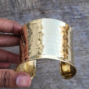 Brazalete Moderno Ligero de Metal Indio, Cobre, Latón, Chapado en Oro, Martillado, con Impresión Personalizada, para Acción de Gracias y Aniversario - Product Image 2