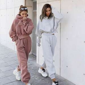 Fabricant sur mesure de survêtements pour femmes, ensembles de 2 pièces, sweat-shirt à capuche court et pantalon de survêtement long avec poches - Product Image 4