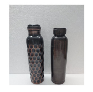 Bouteille d'eau en cuivre durable pour la maison, les voyages et le bureau, favorisant la digestion, l'hydratation et la vitalité naturelle. - Product Image 2