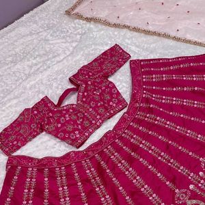 Lehenga Choli de Seda Premium con Lentejuelas Dori y Bordado de Hilo, Conjunto de Lehenga de Diseñador para Bodas - Product Image 1