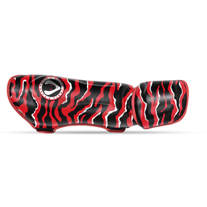 Espinilleras Venomous Personalizadas Rojas para MMA, Muay Thai, Kickboxing, Sparring, Entrenamiento, Protección Profesional, Ligeras, de Cuero PU - Product Image 5