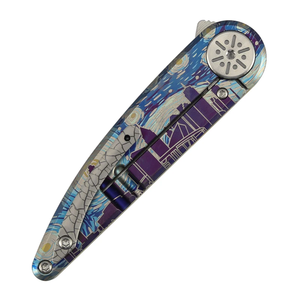 Navajas Plegables Azules, Amarillas, Moradas y Plateadas con Diseño Artístico de Paisaje Urbano, Hoja con Acabado Satinado y Clip Metálico para Uso Diario - Product Image 3