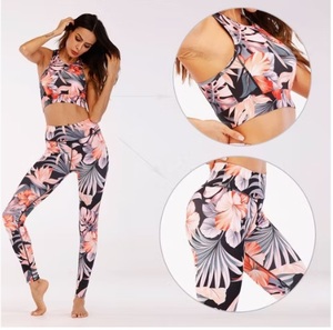 Leggings de yoga para niñas al por mayor, de cintura alta, para fitness, con diseño cruzado en V, tie-dye, deportivos, levanta glúteos, transpirables y de compresión. - Product Image 2