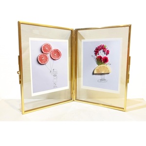 Marco de Fotos Cuadrado de Latón Oliver Bonas con Cinta de Terciopelo para Colgar, Diseño Hecho a Mano con Estampado Dorado - Product Image 6