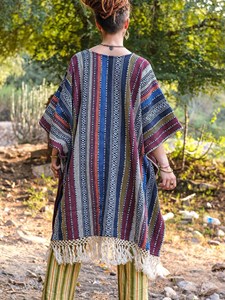 Poncho mexicain tissé à la main, kaftan, cape à capuche, style vintage bohème hippie, motif tribal ethnique géométrique, pull-over surdimensionné unisexe - Product Image 3