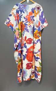 ชุดเดรสยาวลายดอกไม้สีขาวผ้าฝ้ายอินเดีย ชุดคลุมชายหาดสำหรับผู้หญิง - Product Image 5