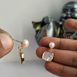 Pendientes de Perlas de Agua Dulce y Madreperla, Chapados en Oro, Antideslustre, Fabricante y Proveedor de Joyería al por Mayor - Product Image 2