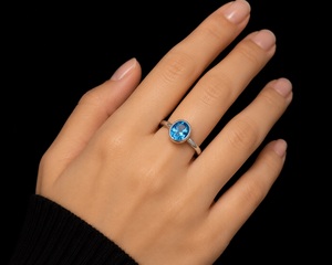 Bague en argent sterling 925 avec topaze bleue taille ovale, faite à la main, minimaliste, bijou pierre de naissance de décembre - Product Image 3