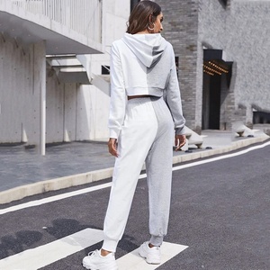 Conjunto Deportivo de Dos Piezas para Mujer, Sudadera con Capucha y Pantalones, de Primera Calidad y Personalizado - Product Image 4