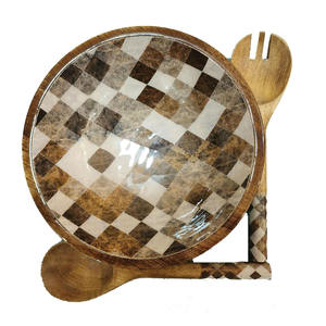 Bol en bois de style rustique et campagnard avec une touche artisanale authentique pour le stockage des fruits, le service des salades, l'organisation de la cuisine - Product Image 3