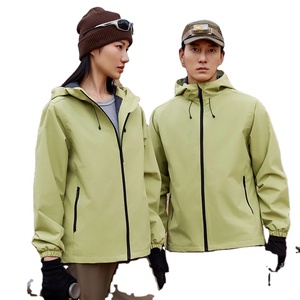 Veste Softshell de Course F1 Personnalisée Noire Légère et Coupe-Vent avec Broderie Intensive, Boutons Métalliques et Poignets Côtelés - Product Image 2