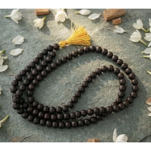 Pulsera Mala de 108 Cuentas Sagradas Hechas a Mano - Joyería Espiritual Karungali (Jaipur, India) - Product Image 1