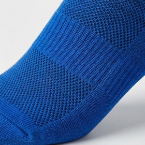 Chaussettes de sport pour hommes, bleu uni, tricotées, respirantes, coupe classique - Product Image 5