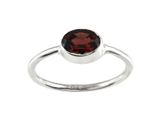 Anillo de Plata de Ley 925 con Granate, Engaste de Bisel, Anillo Minimalista con Piedra Preciosa, Uso Diario para Chicas Jóvenes - Product Image 1
