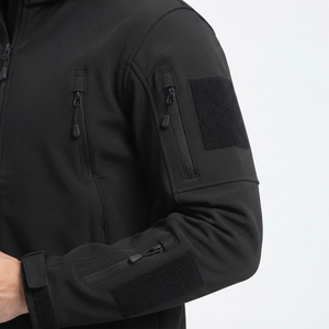 Veste à capuche softshell noire pour homme avec fermeture éclair et poches, coupe classique, manteau de randonnée en plein air, vestes de mode personnalisables - Product Image 4