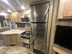 Autocaravana Usada C-o-a-c-h-m-e-n Mirada 32SS del 2020 - Product Image 6