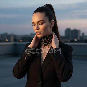 Harnais de cou punk gothique en similicuir noir fait main à triple sangle avec doubles anneaux en O dorés et détails cloutés - Product Image 5