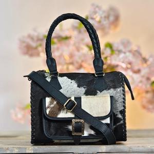 Bolso de mano de cuero vacuno de lujo con asas trenzadas y correa cruzada con cierre de cremallera - Product Image 1